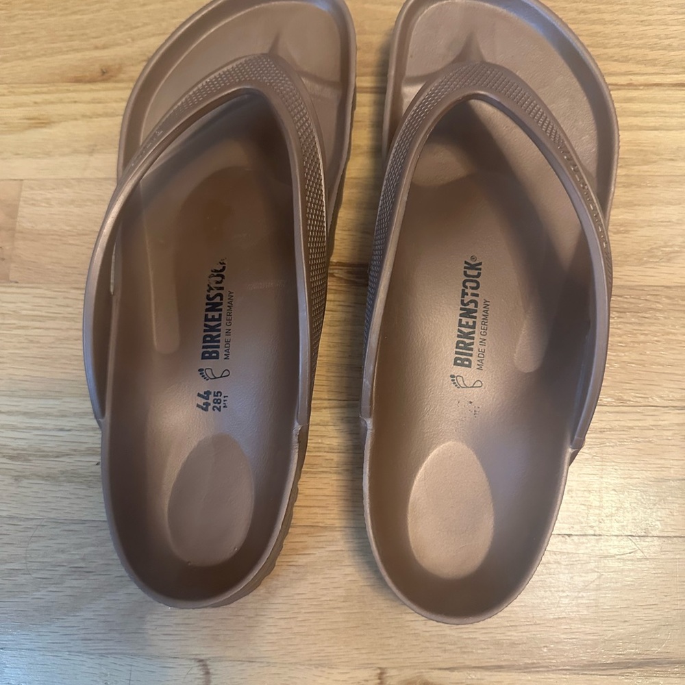 Birkenstock bronze/gold flip flops 44